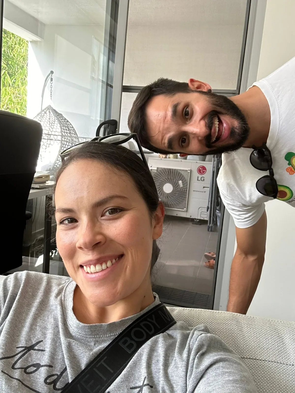 Selfie espontánea de Carolina y Nacho en casa